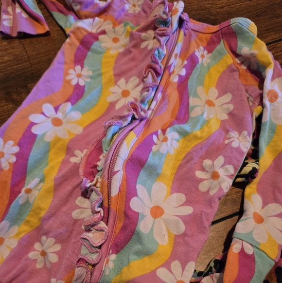 Bums & Roses Ruffle Butt Sleepers - Picture 4 of 8